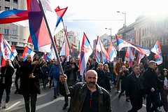 Подробнее о статье Тысячи жителей Сербии прибыли к Конституционному суду после начала протеста